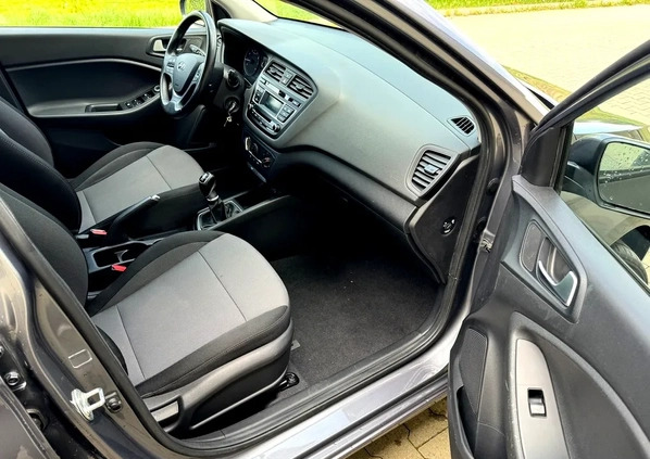 Hyundai i20 cena 35900 przebieg: 98000, rok produkcji 2018 z Biała małe 407